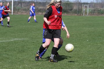 Bild 81 - Frauen am 10.4.11